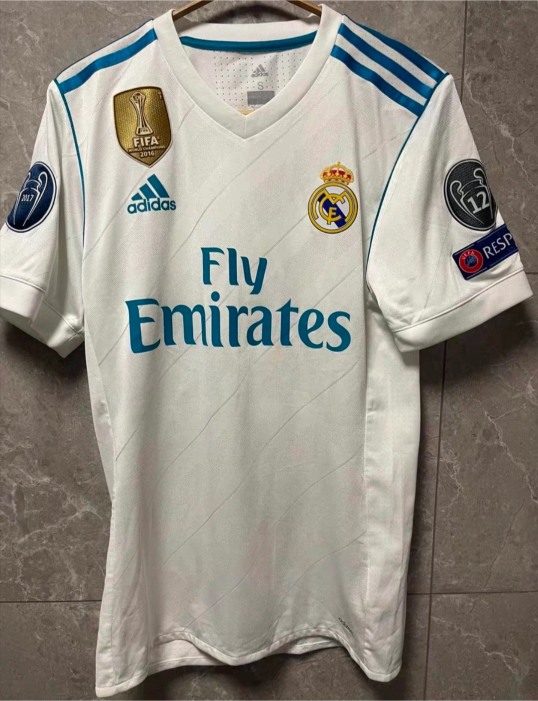 皇马球衣官方网站(皇马球衣是什么牌子)